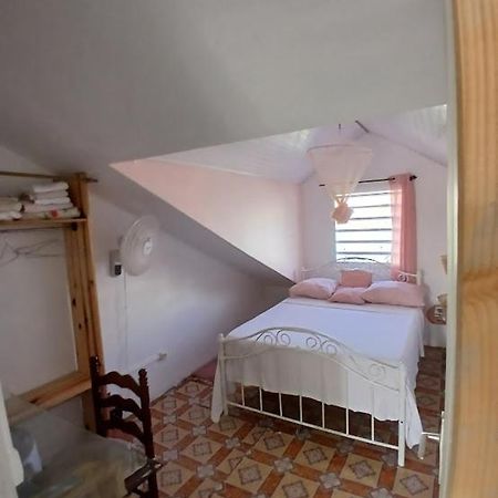Au D Location Hotel Grand-Bourg  Exterior photo